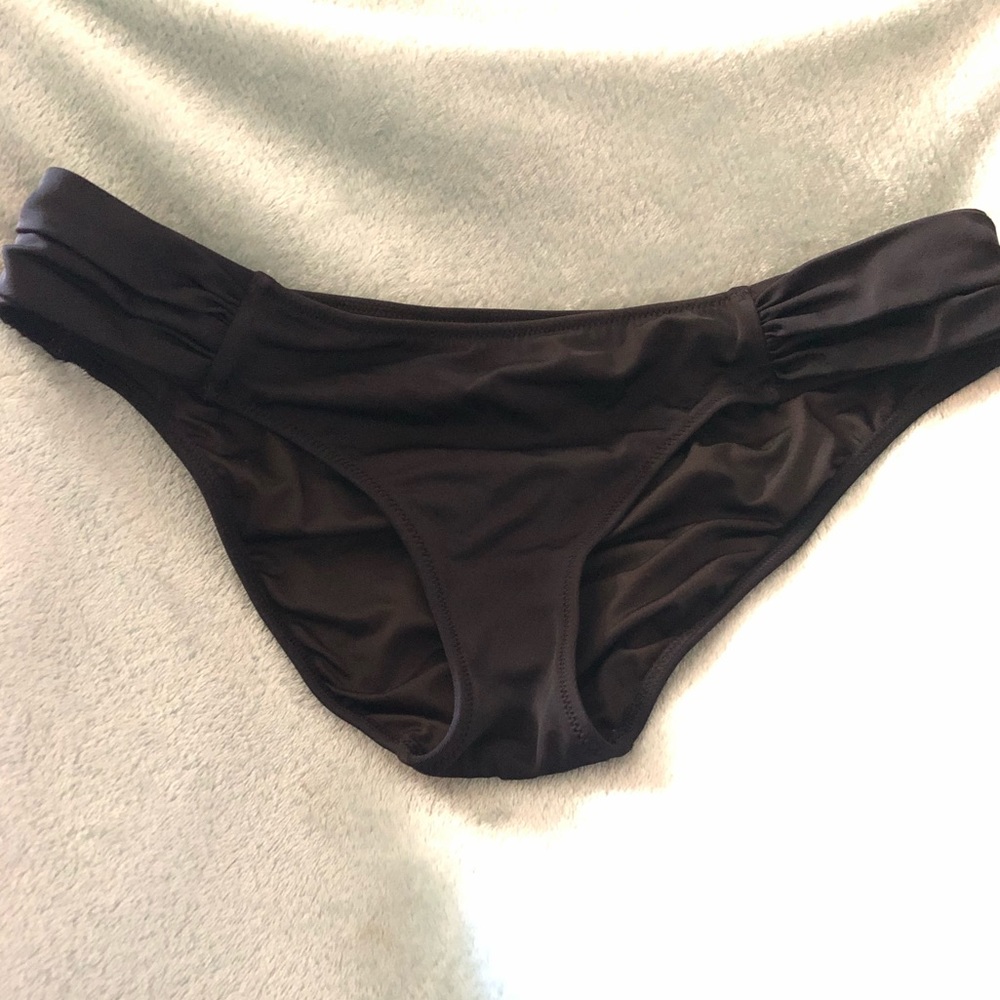 Victoria’s Secret knockout bikini bottoms